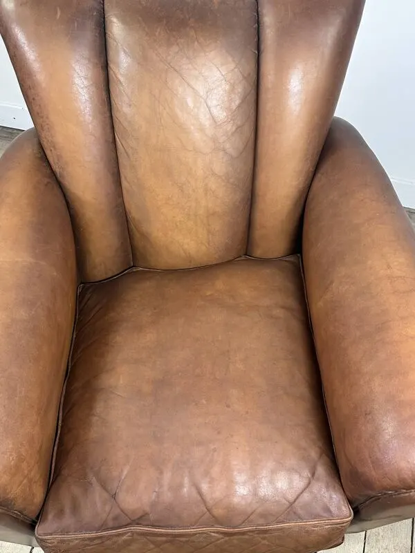 Illustration numéro 3 du produit Fauteuil club en cuir, années 1950