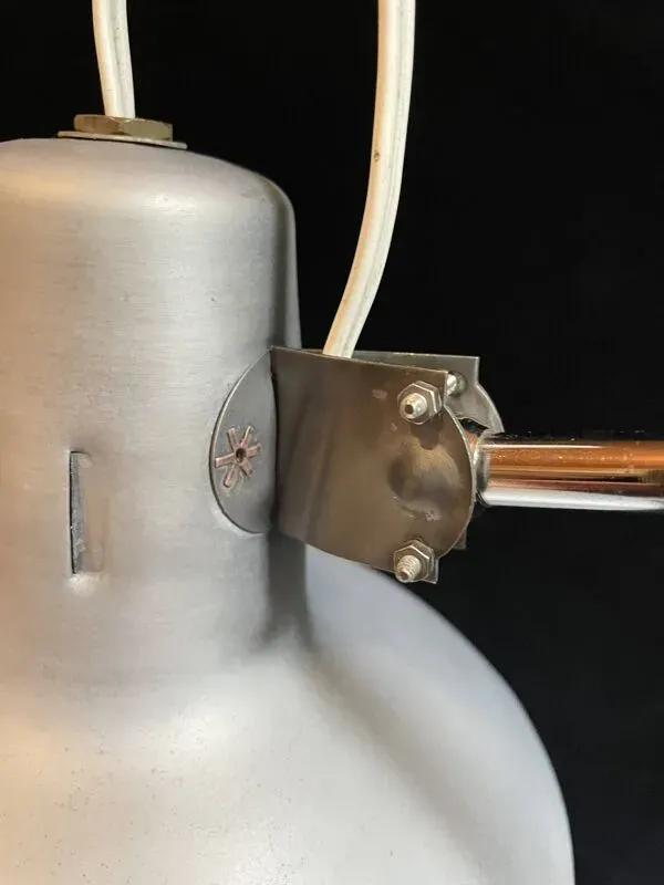 Illustration numéro 3 du produit Lampe de table industrielle, Bauhaus, année 50