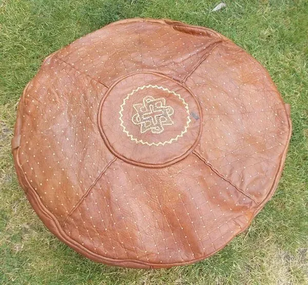 Illustration numéro 3 du produit grand pouf marocain vintage cuir
