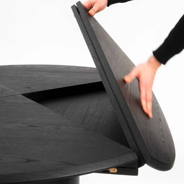 Illustration numéro 3 du produit Table ronde/carrée en chêne noir