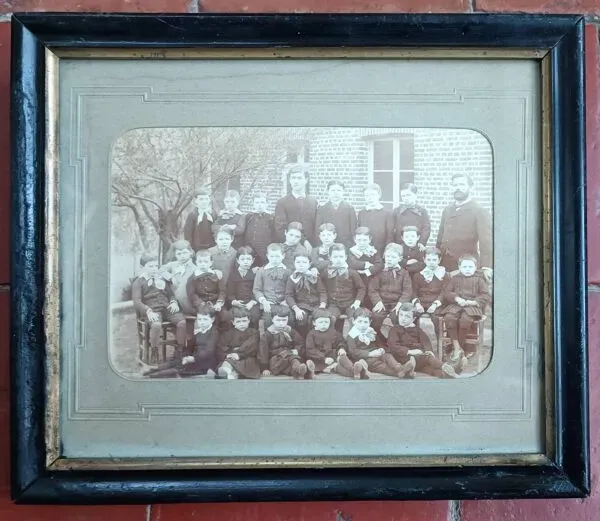 Illustration numéro 3 du produit Photo de classe école de garçon