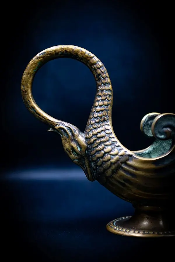 Illustration numéro 3 du produit Aiguière, vide-poche en bronze patiné à décor de cygne par Max Le Verrier
