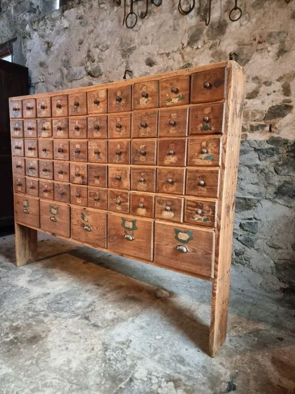 Illustration numéro 3 du produit Armoire à tiroirs en pin antique avec 50 tiroirs, apothicaire ou quincaillerie, XIXe siècle