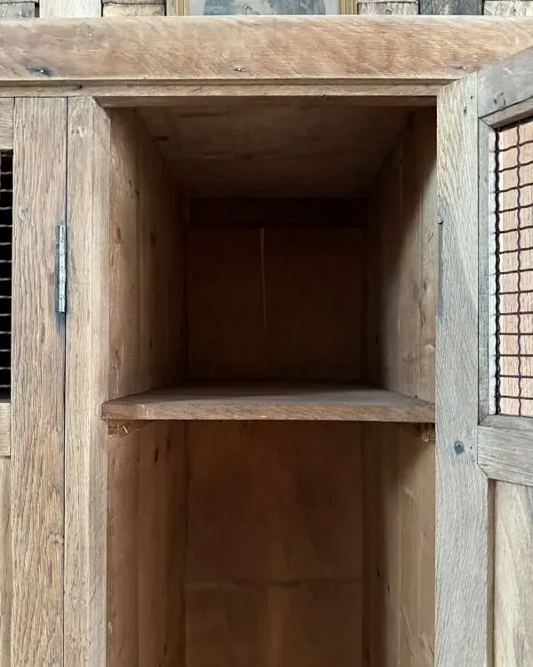 Illustration numéro 3 du produit Ancien vestiaire d’atelier (rénové)