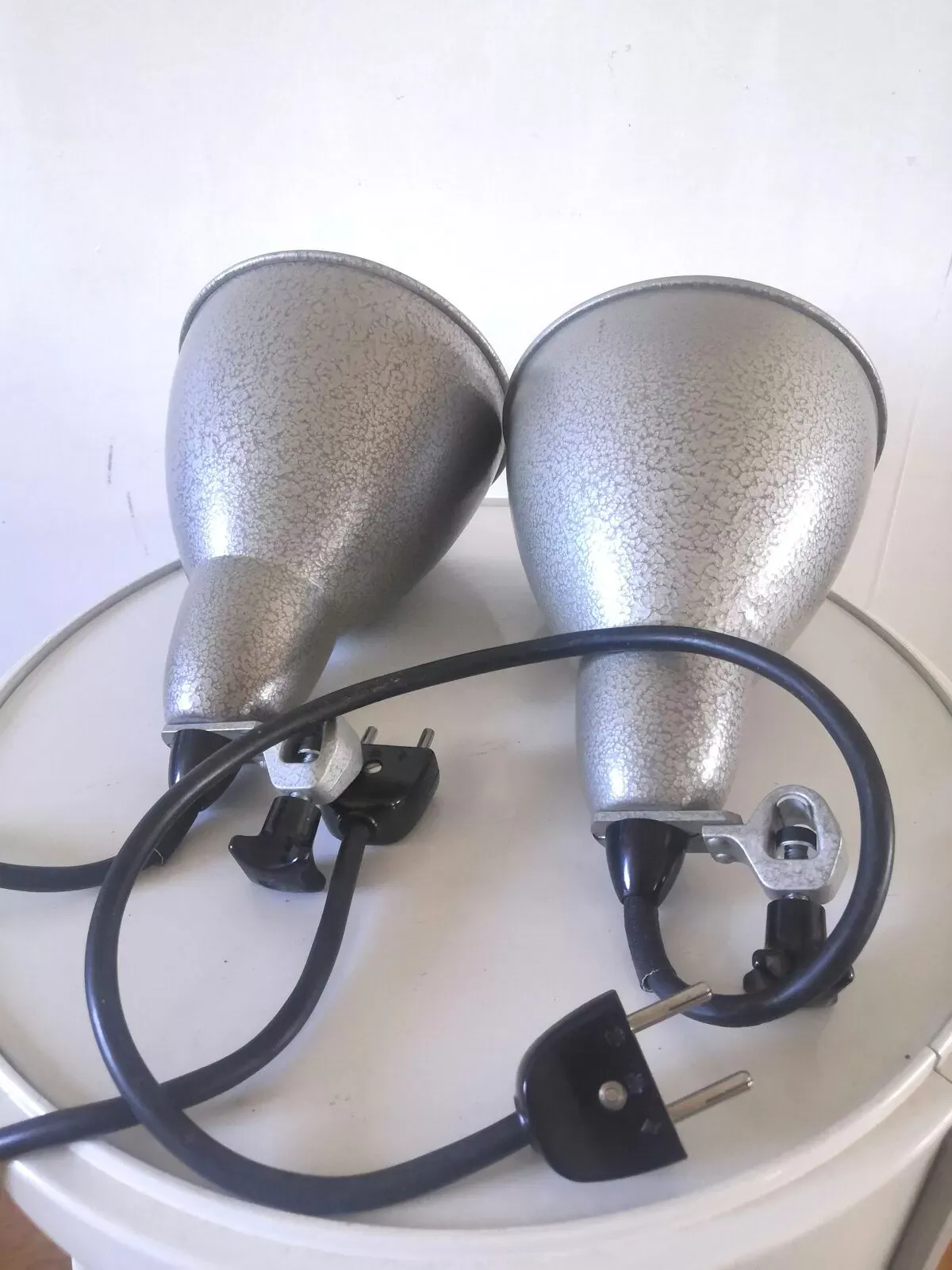 Illustration numéro 3 du produit Paire de lampes industrielles design années 60