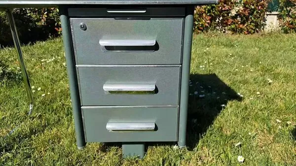 Illustration numéro 3 du produit Bureau industriel années 50