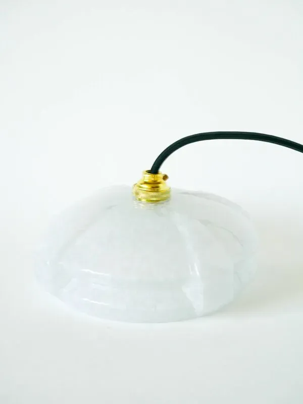 Illustration numéro 3 du produit Suspension Art Déco en verre de Clichy blanc, 1930