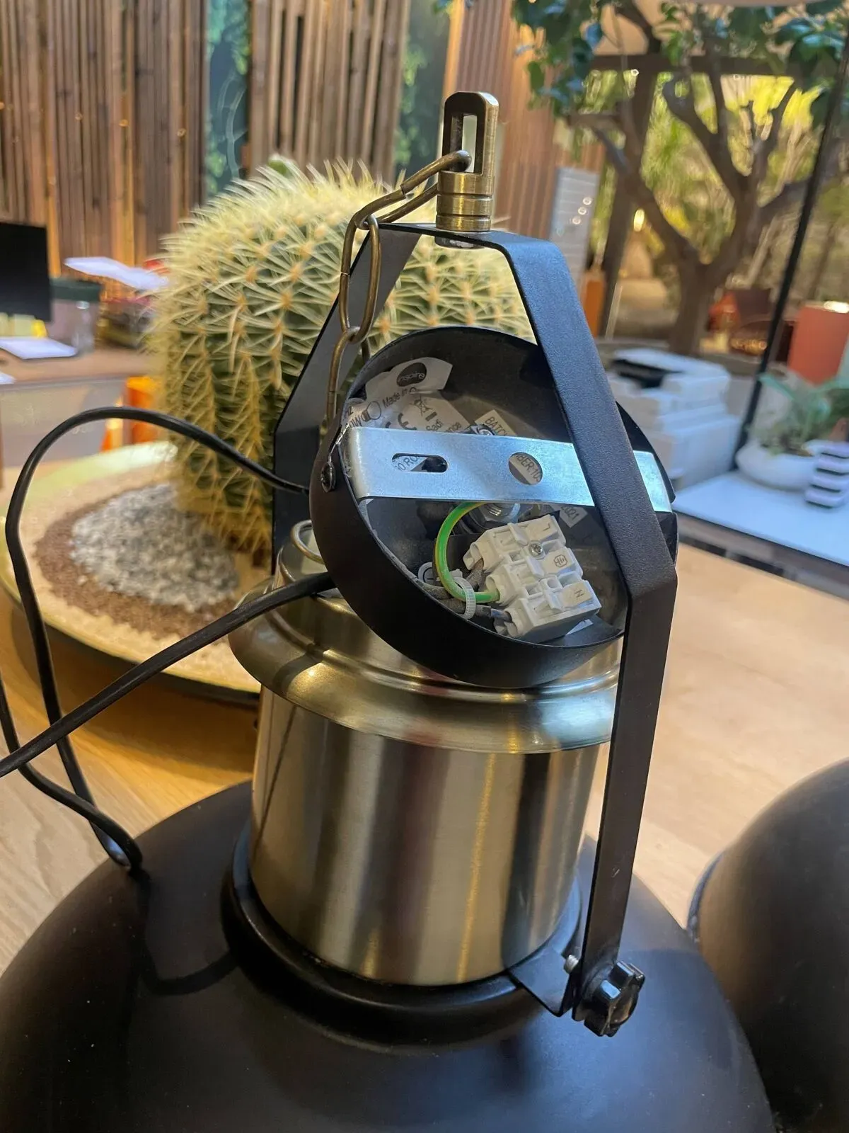 Illustration numéro 3 du produit Lampe style indus