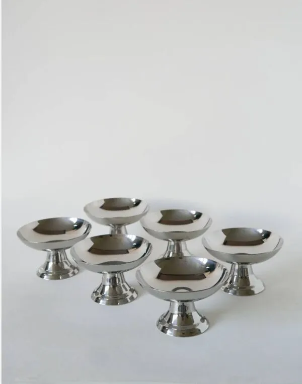 Illustration numéro 3 du produit Lot de 6 coupes en inox hautes, pieds large, Design, 1970 - 6 X 9 cm