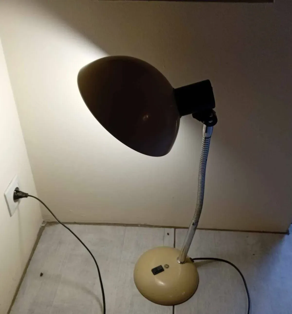 Illustration numéro 3 du produit Grande Lampe De Bureau Années 60/70