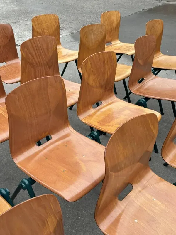 Illustration numéro 3 du produit Chaise de salle à manger vintage industrielle Pagwood de Woodmar Design des années 70