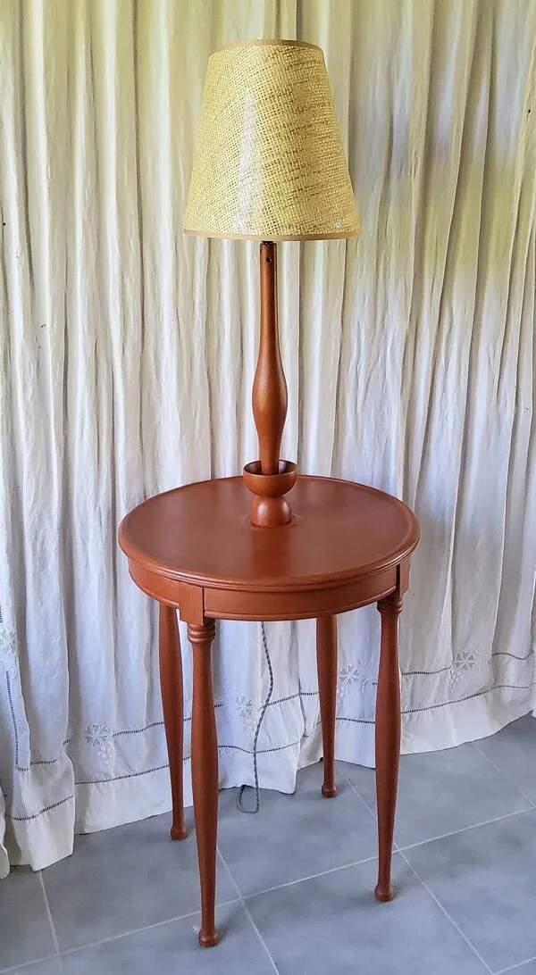 Illustration numéro 3 du produit Lampadaire table patiné