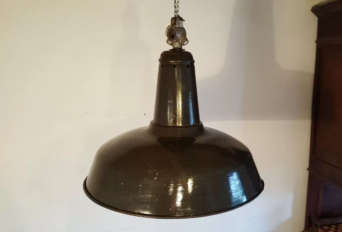 Illustration numéro 3 du produit Luminaire industriel émaillé noir