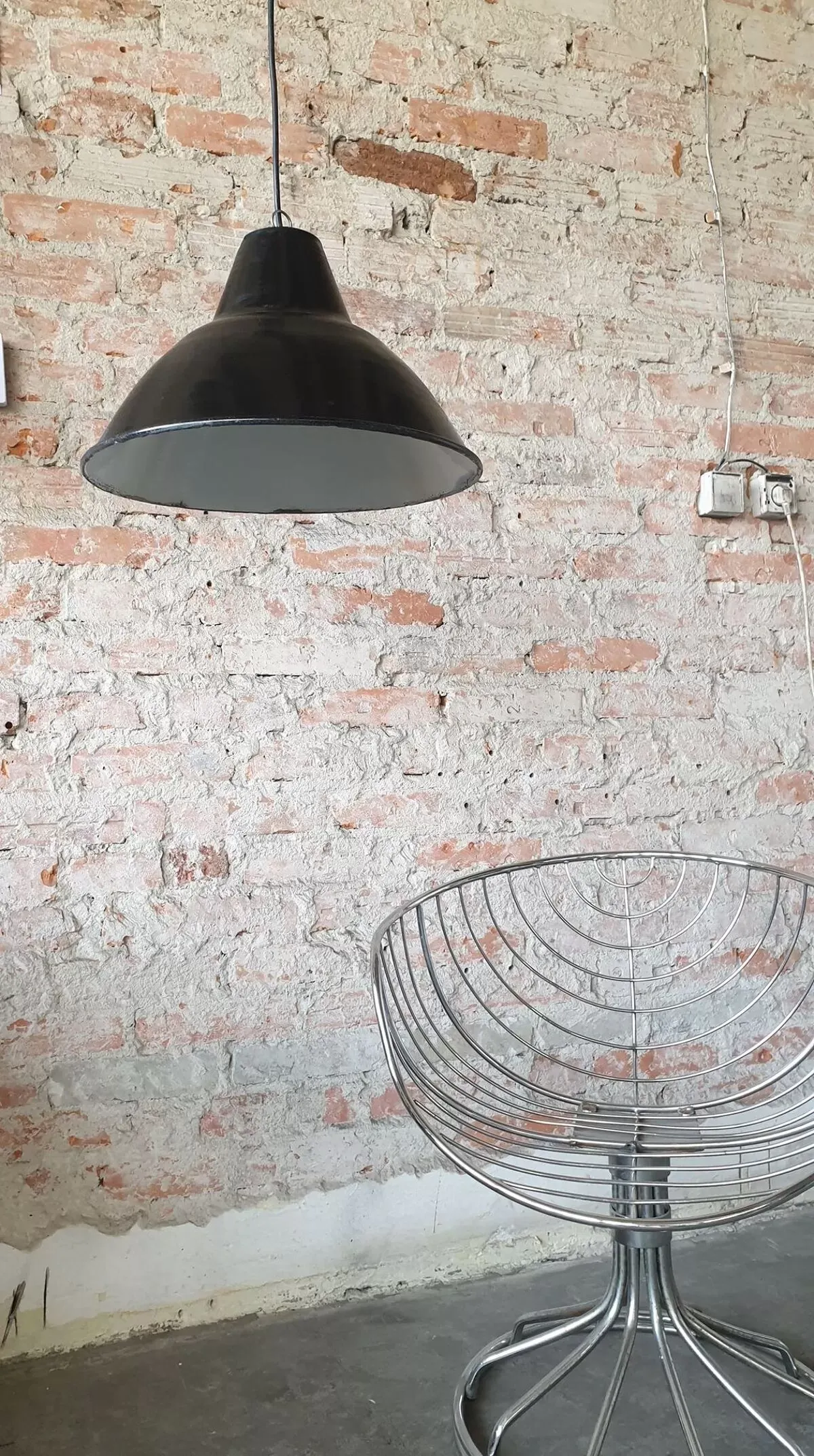 Illustration numéro 3 du produit Suspension industrielle, années 1970