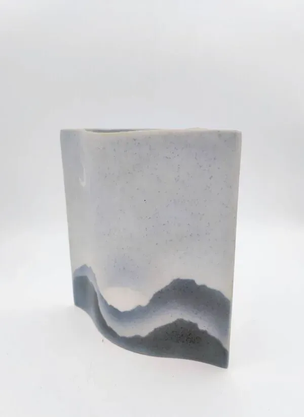 Illustration numéro 3 du produit Vase en porcelaine décorée Virebent France