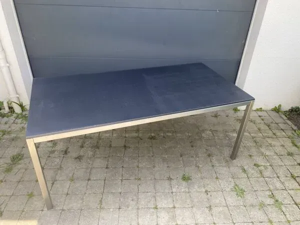 Illustration numéro 3 du produit Table à manger in-out