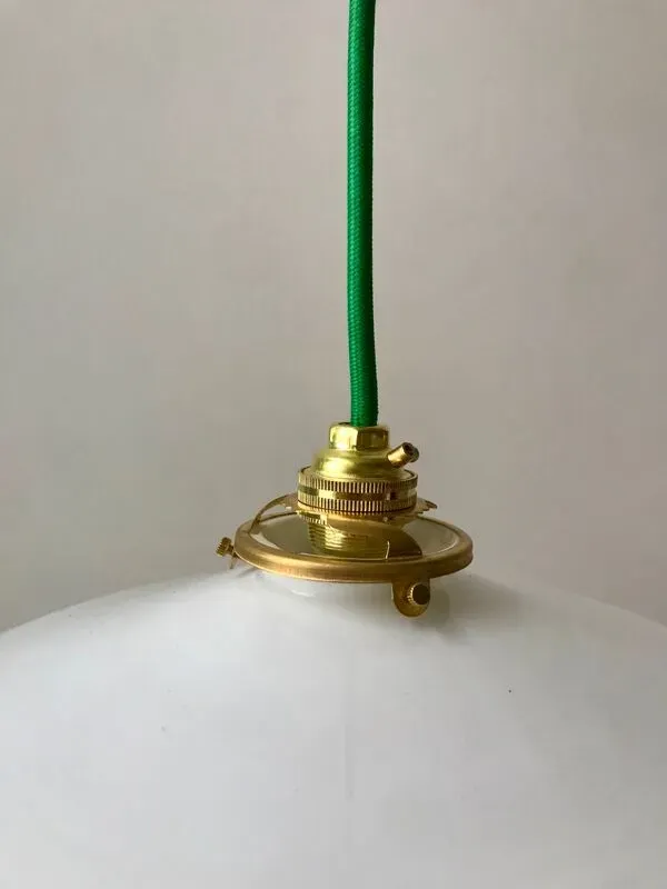 Illustration numéro 3 du produit Suspension en opaline lisse fil vert début xxème