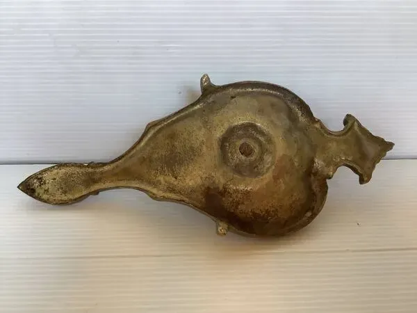 Illustration numéro 3 du produit Bougeoir rat de cave en laiton travaillé