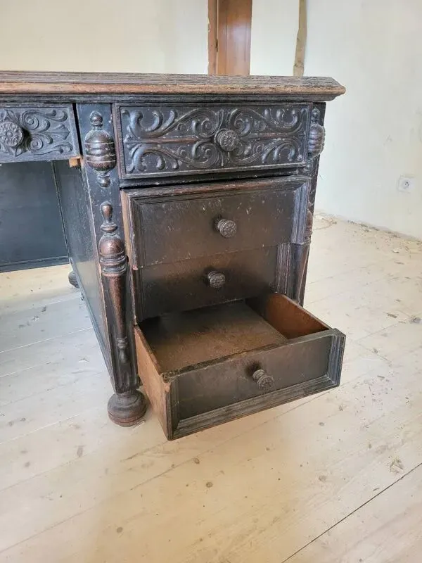 Illustration numéro 3 du produit Important bureau américain ancien en bois sculpté – vers 1900 –