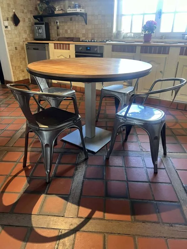 Illustration numéro 3 du produit Table ronde