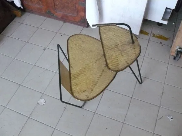 Illustration numéro 3 du produit Porte revues tole perforée