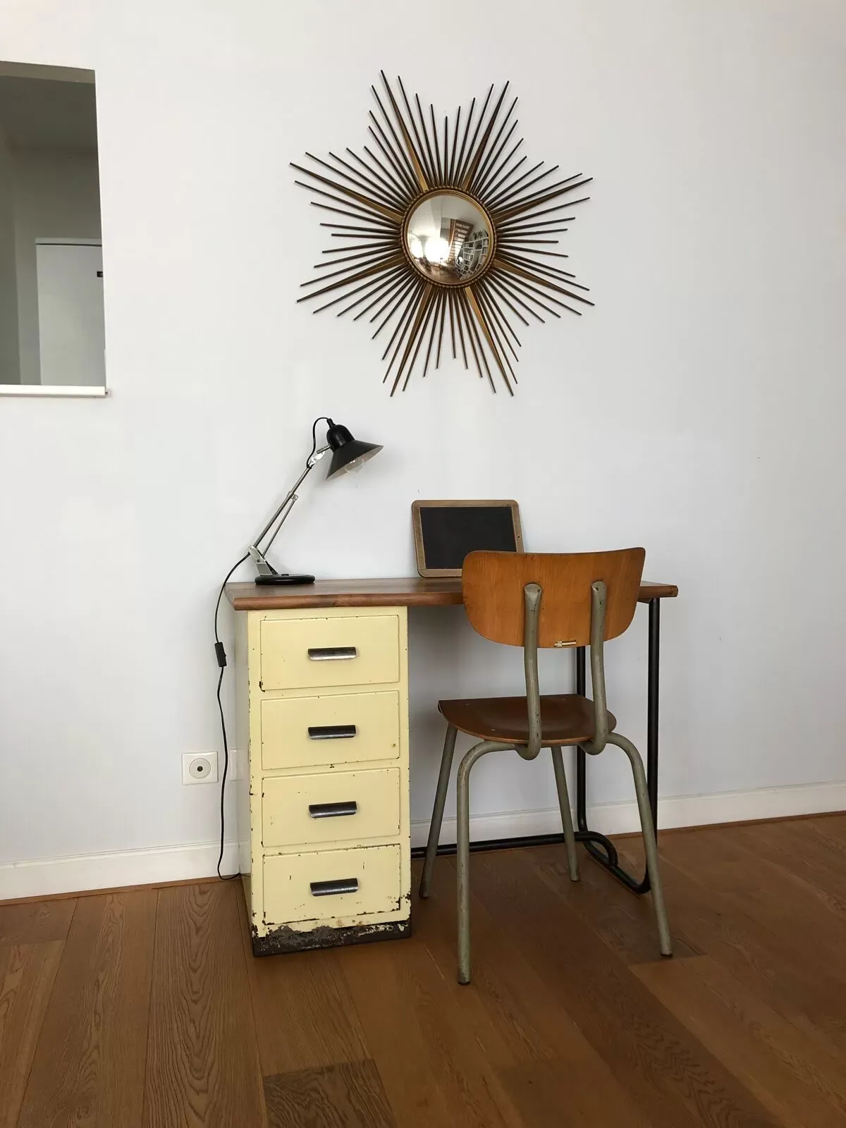 Illustration numéro 3 du produit Bureau