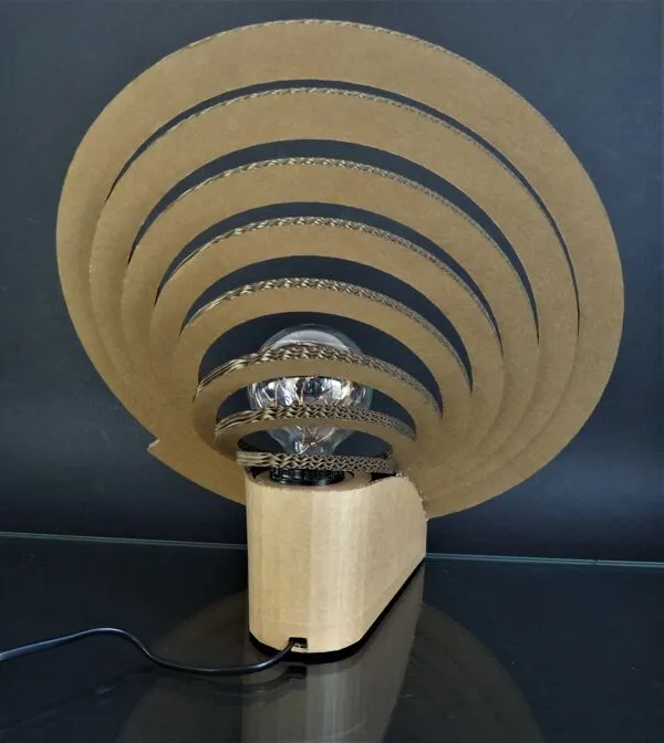 Illustration numéro 3 du produit Lampe à poser ''Saturne