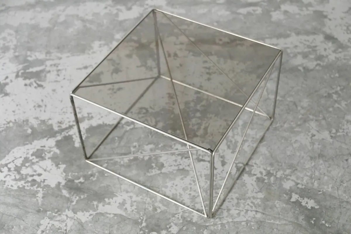 Illustration numéro 3 du produit Tables d’appoint Isocèle par Max Sauze, années 70.