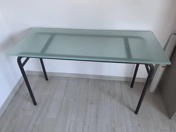 Illustration numéro 3 du produit Bureau ecolier avec plateau en verre