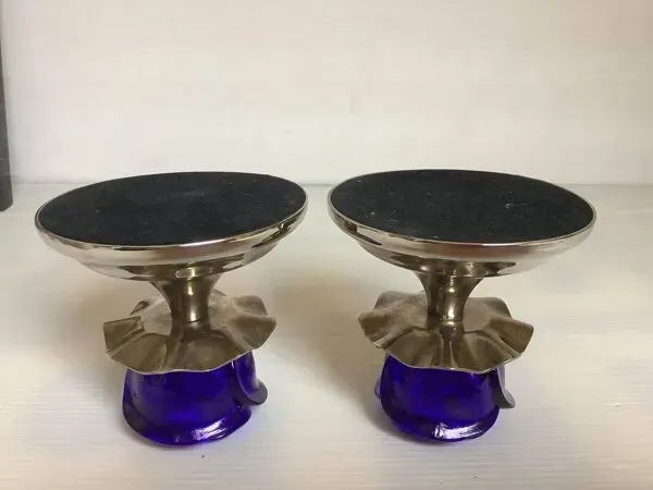 Illustration numéro 3 du produit Paire de bougeoirs bleu cobalt pied tulipe