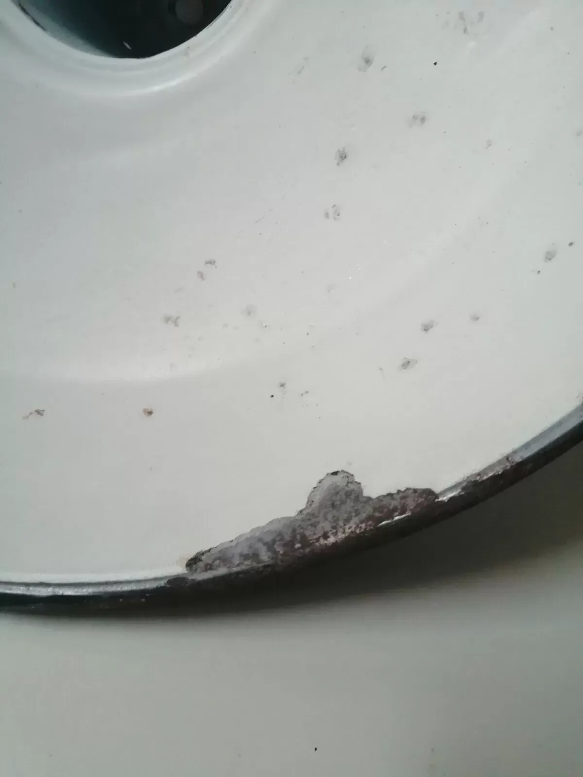 Illustration numéro 3 du produit Abat jour ancien émailée d'usine ou d'atelier vert mat