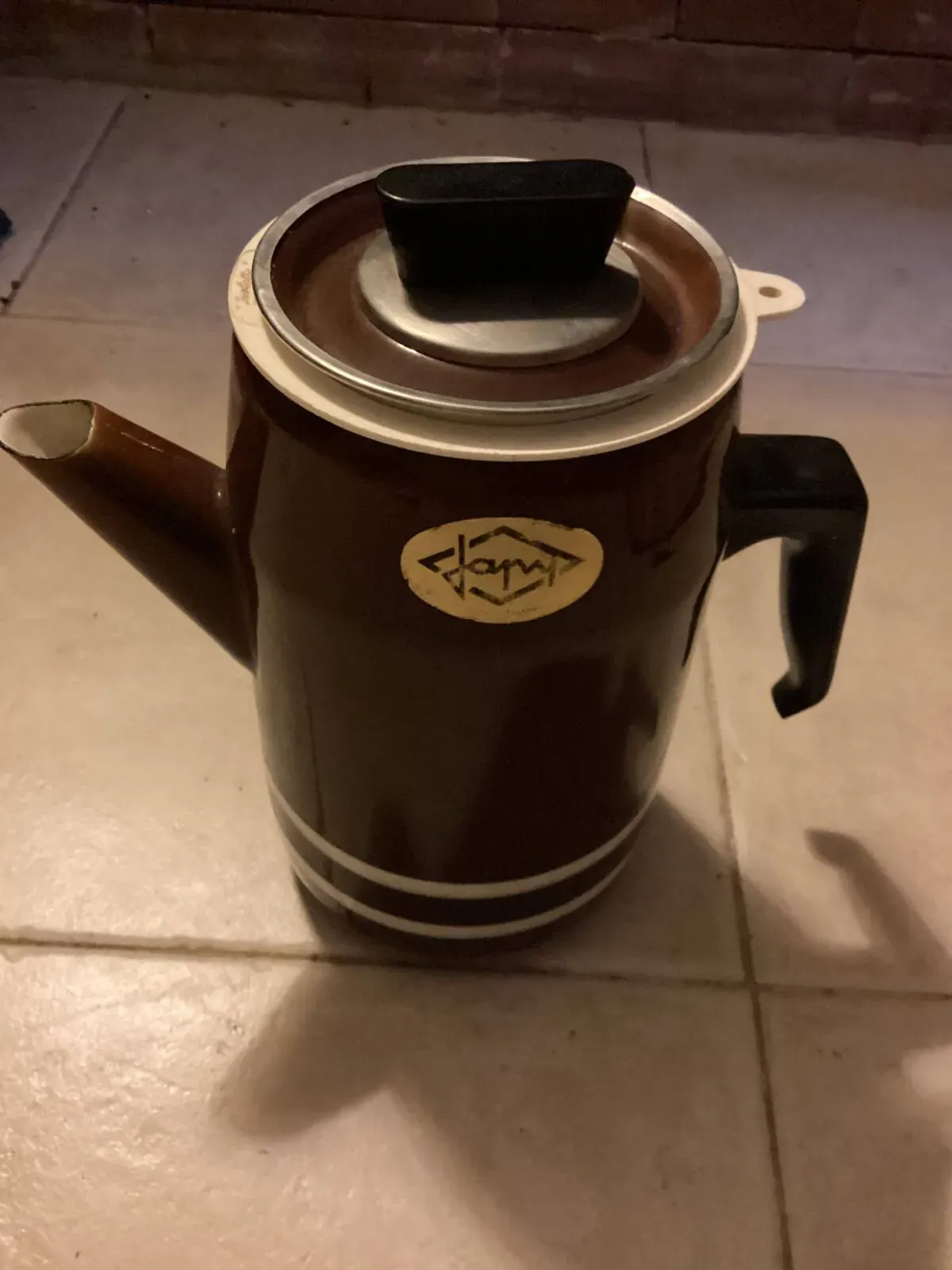 Illustration numéro 3 du produit Cafetière en Tôle Émaillée 70’