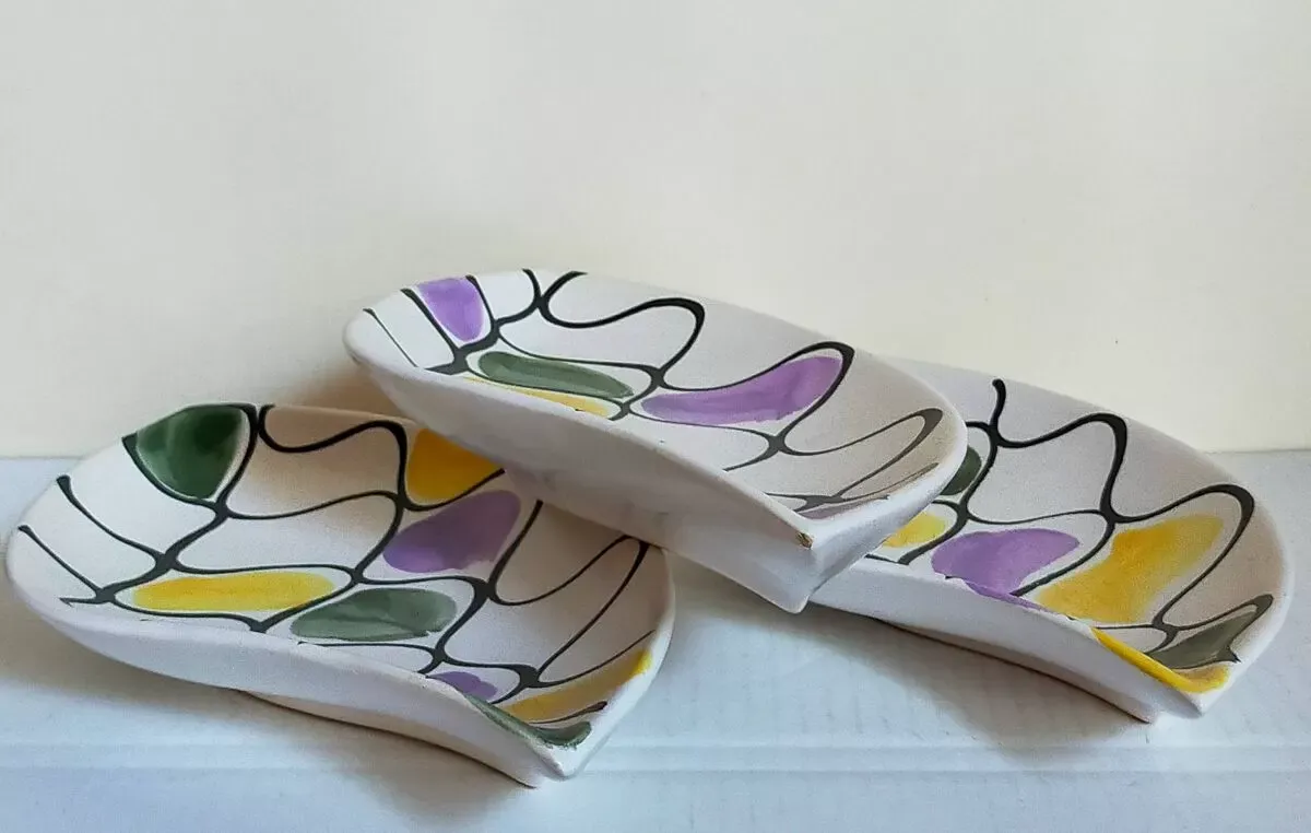Illustration numéro 3 du produit Trois plats raviers céramique forme libre vintages années 50