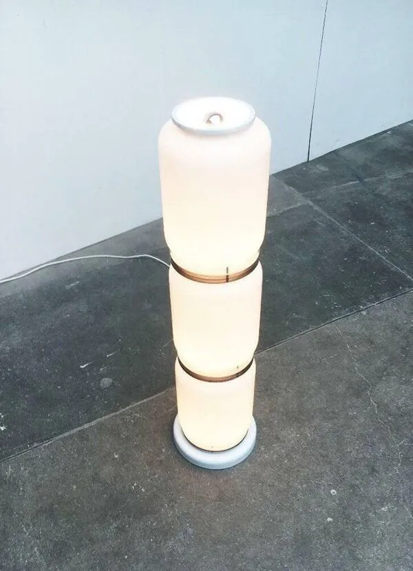 Illustration numéro 3 du produit Lampadaire en verre de style italien space age, années 1960