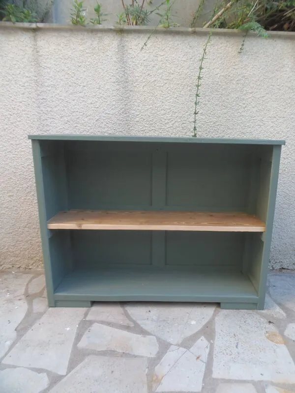 Illustration numéro 3 du produit Meuble de métier vintage transformé en bibliothèque, vaisselier.