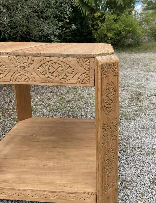 Illustration numéro 3 du produit Table d’appoint en pin