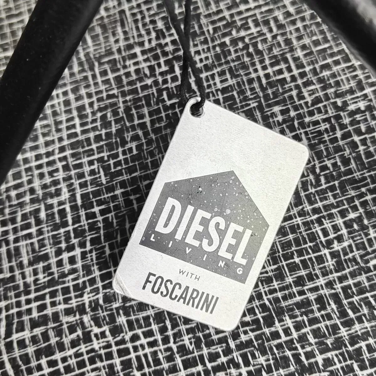 Illustration numéro 3 du produit Lampe de table Pett Nero Diesel par Foscarini