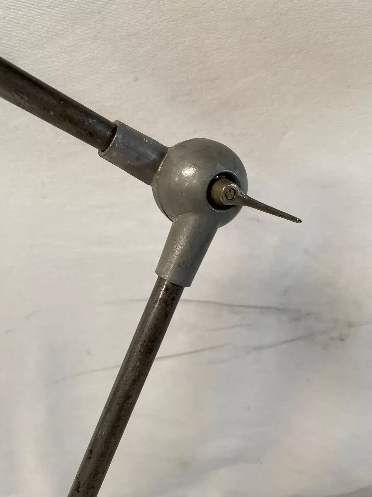 Illustration numéro 3 du produit Lampe industrielle ancienne articulée