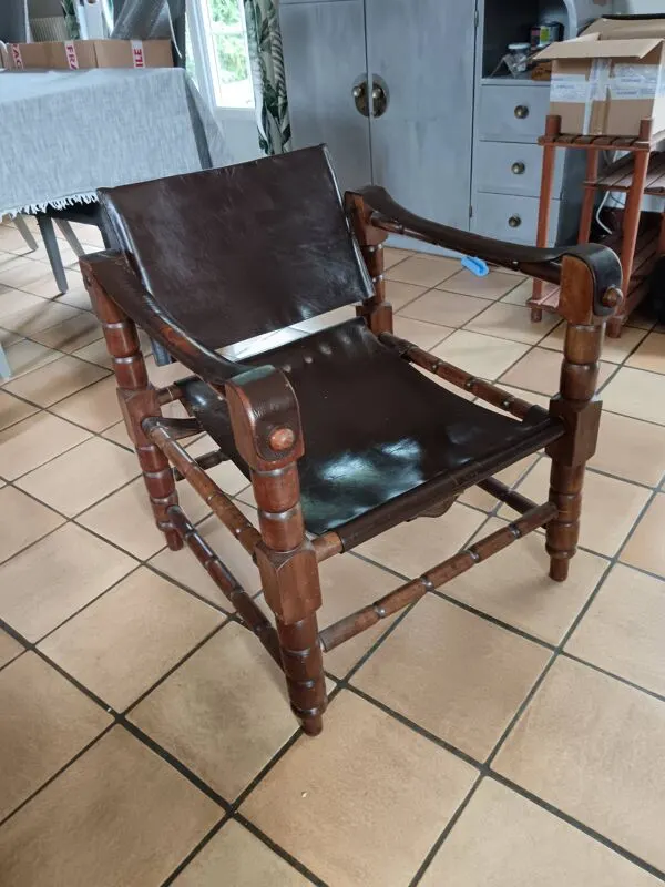 Illustration numéro 3 du produit Fauteuil iranien vintage bois & cuir – style Safari – années 60/70