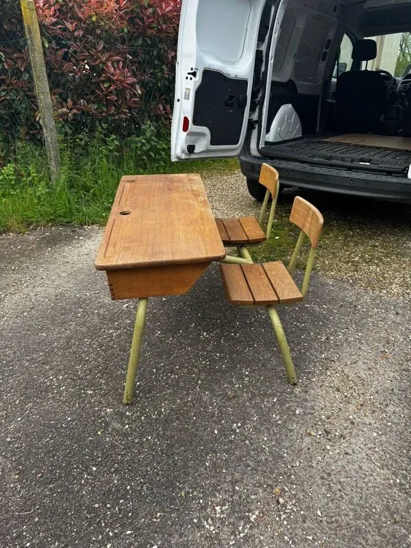 Illustration numéro 3 du produit Bureau d'écolier