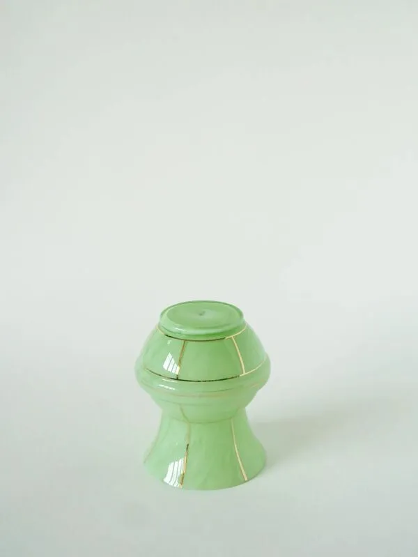 Illustration numéro 3 du produit Vase en verre de Clichy, vert menthe et doré, 1950