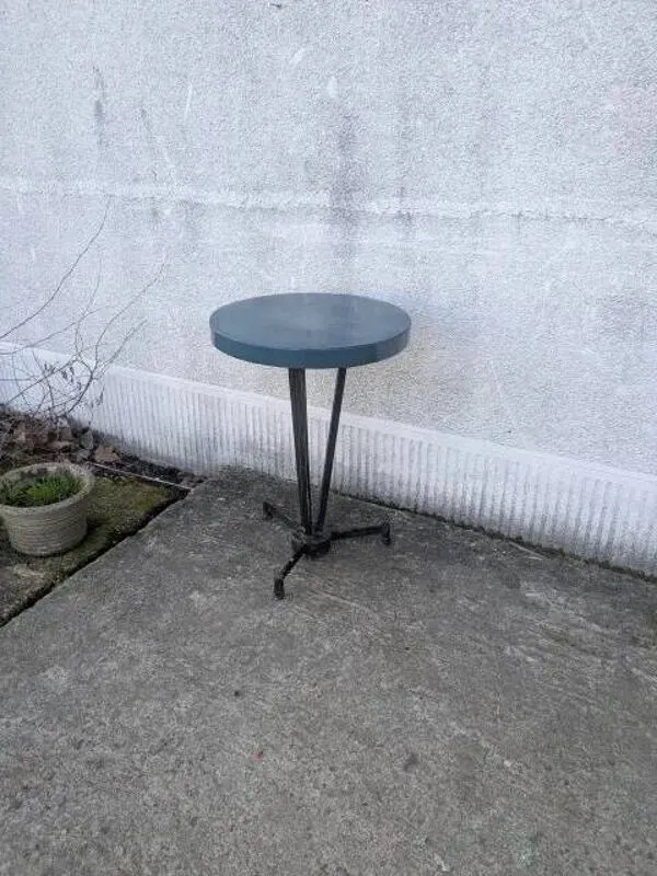 Illustration numéro 3 du produit Guéridon, table bistrot