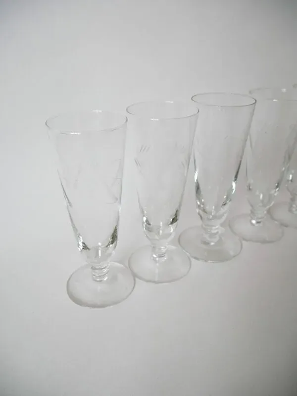 Illustration numéro 3 du produit Lot de 6 flûtes à champagne gravées 1960