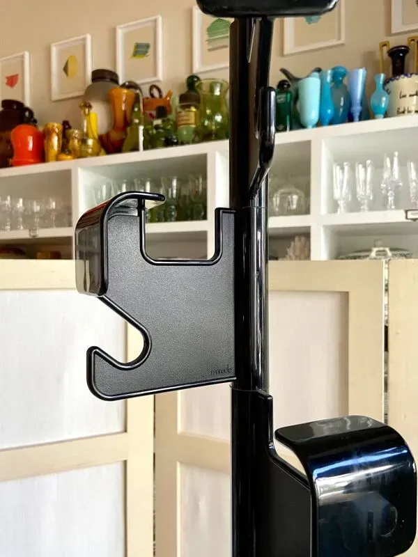 Illustration numéro 3 du produit Porte-manteaux 8 patères en métal et plastique noir par Jean-Pierre Vitrac pour Manade, années 1970