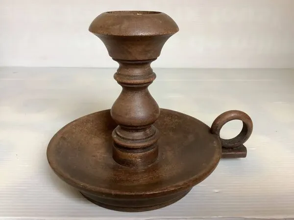 Illustration numéro 3 du produit Bougeoir rat de cave en bois