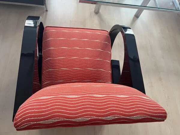 Illustration numéro 3 du produit Fauteuil Art Déco, laque noire et tissu rouge, France vers 1930