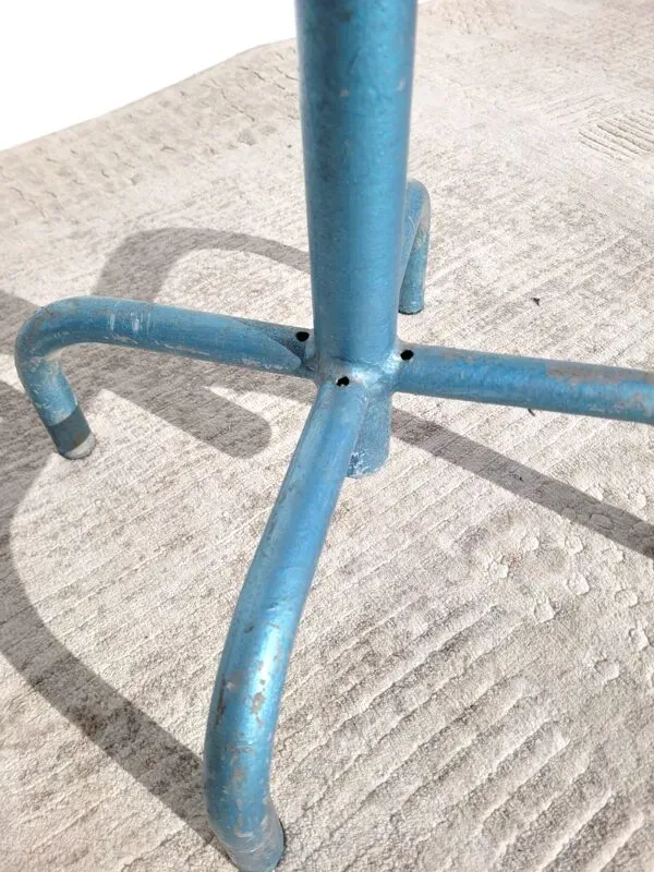 Illustration numéro 3 du produit Tabouret d’atelier à vis en métal bleu