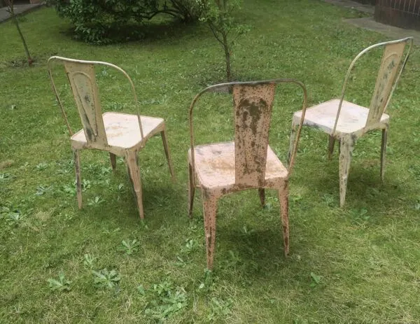 Illustration numéro 3 du produit Ensemble de 3 chaises de bistrot / de jardin inspirées par le style art nouveau Tolix.