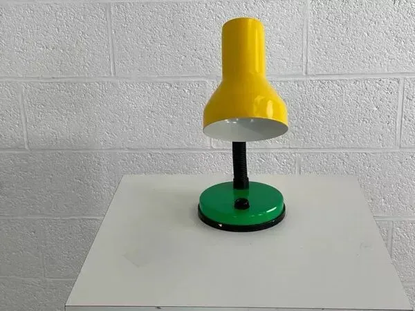 Illustration numéro 3 du produit Lampe de bureau industriel jaune et verte