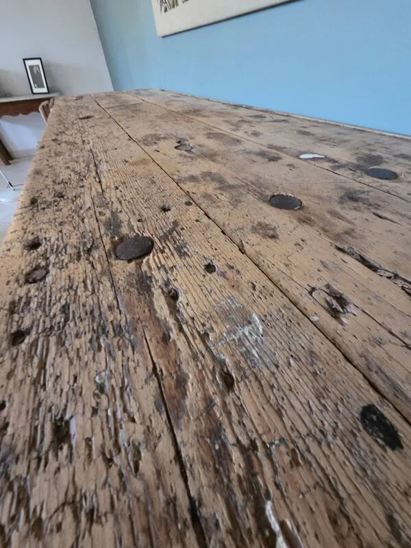 Illustration numéro 3 du produit Établi de menuisier ancien en chêne et hêtre - 19ème -Modèle rare à caisson